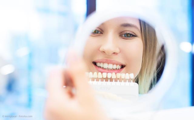 Schöne weiße Zähne mit Bleaching (Zahnaufhellung), Veneers und mehr